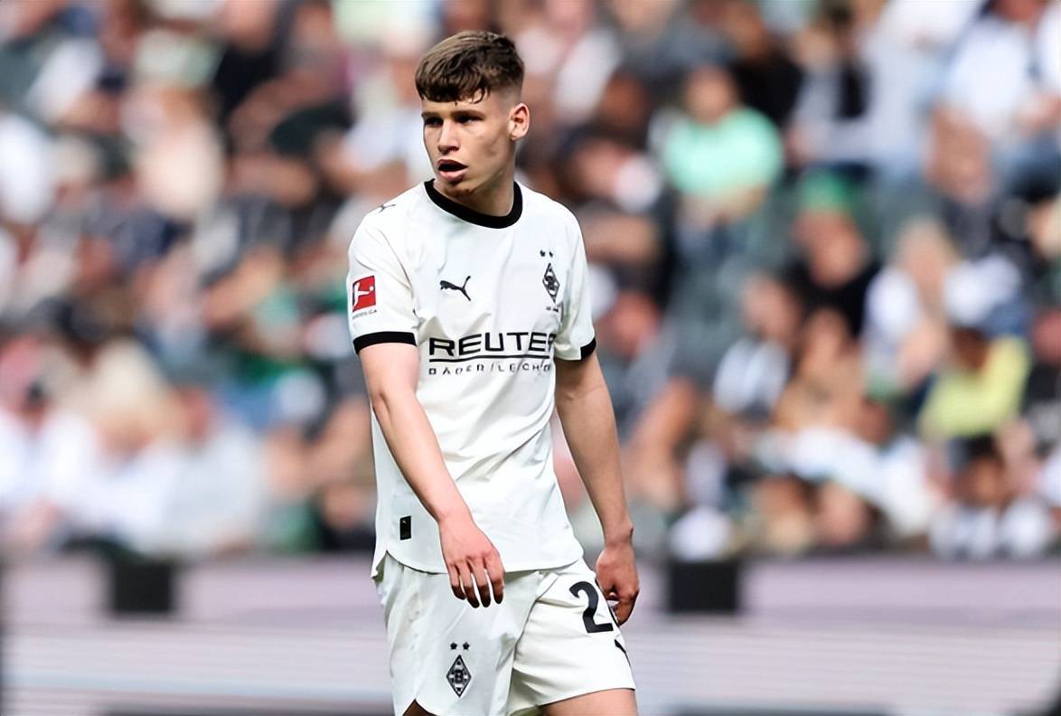 21岁德甲后防小将横空出世，新一代德国希望星，3大英超豪门疯抢