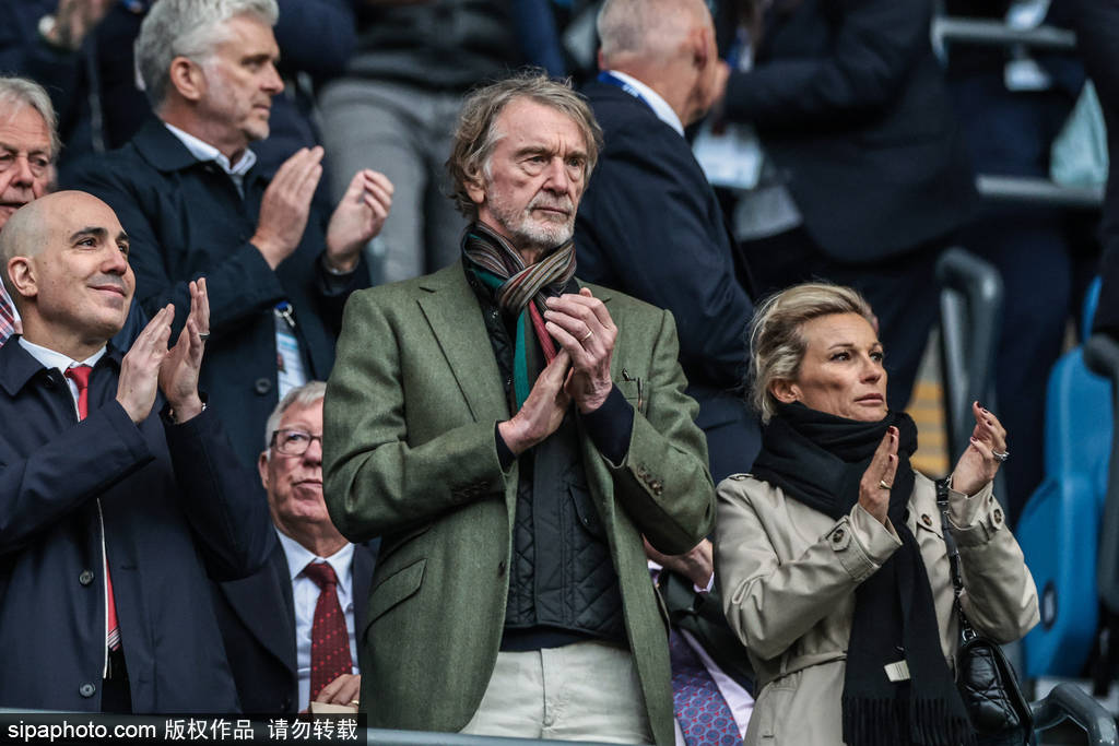 双重暴击！拉爵目睹尼斯输球面色凝重 曼联本季开局惨淡